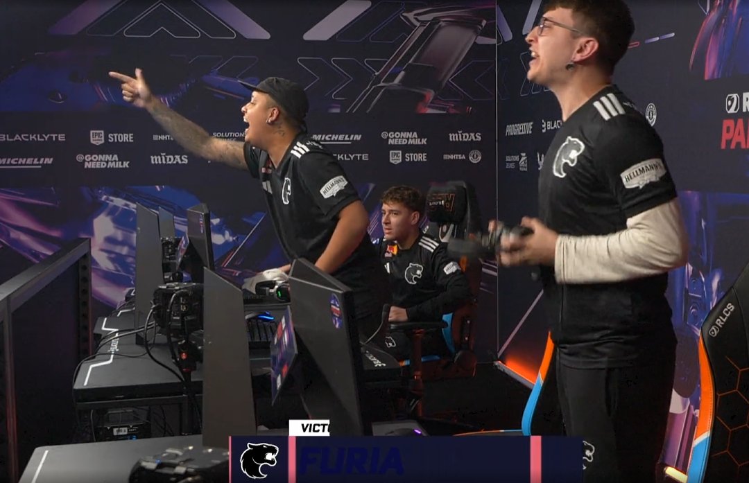 Royales tweet media