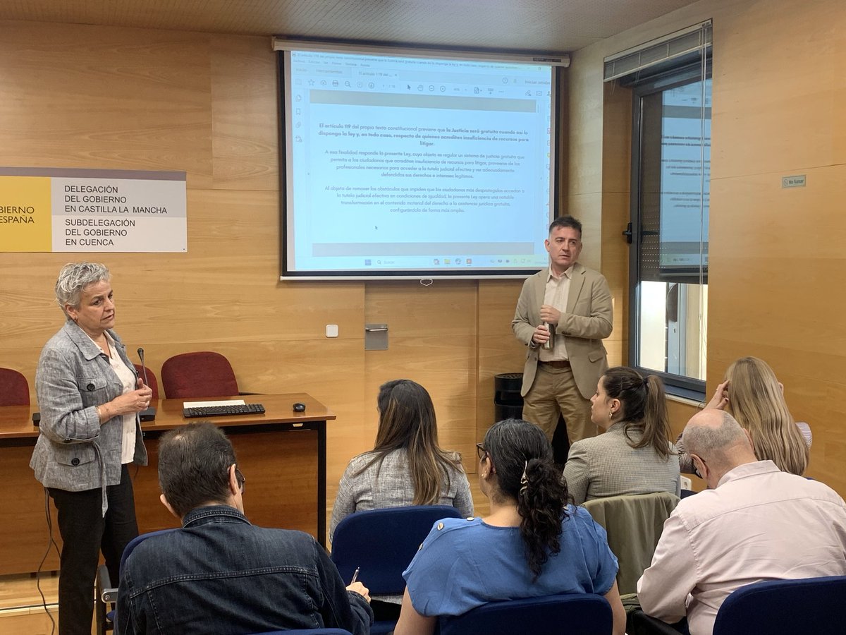 SubGobCUEN's tweet photo. #SAA2026 | Buscando acercar la Administración a la ciudadanía, @SubGobCuen ha abierto sus puertas para dar a conocer los servicios que presta de la mano de sus trabajadores

La subdelegada del Gobierno 🇪🇸 ha dado la bienvenida a las 60 personas que han visitado la Subdelegación https://t.co/4TlDFjed6Y