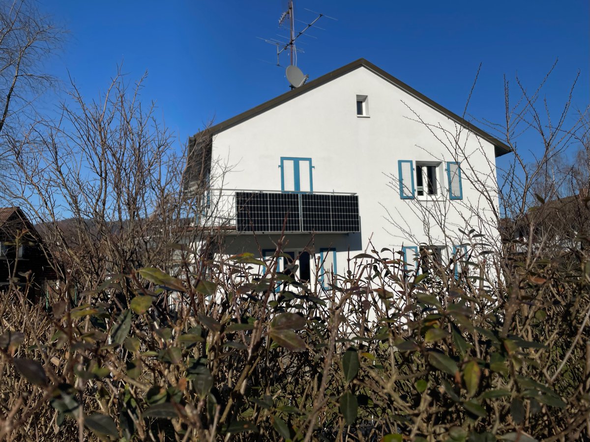 balkonsolar's tweet photo. Wir haben die Informationen zu #Steckersolar & #Steckerspeicher für #Einfamilienhäuser überarbeitet und dabei auch neue große Systeme wie den #AnkerSolix #Solarbank4 berücksichtigt:
https://t.co/4lokAyxmr1 https://t.co/Ji83WbCdS8