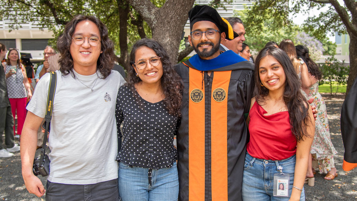 UTDJonsson's tweet photo. Behind every graduate is a community that helped them get there.
From classmates and mentors to friends and family, commencement day was a celebration shared with the people who supported every late night, challenge and milestone along the way. 🎓
 
#UTDGrad #UTDJonssonGrad https://t.co/bwNqbuahUo