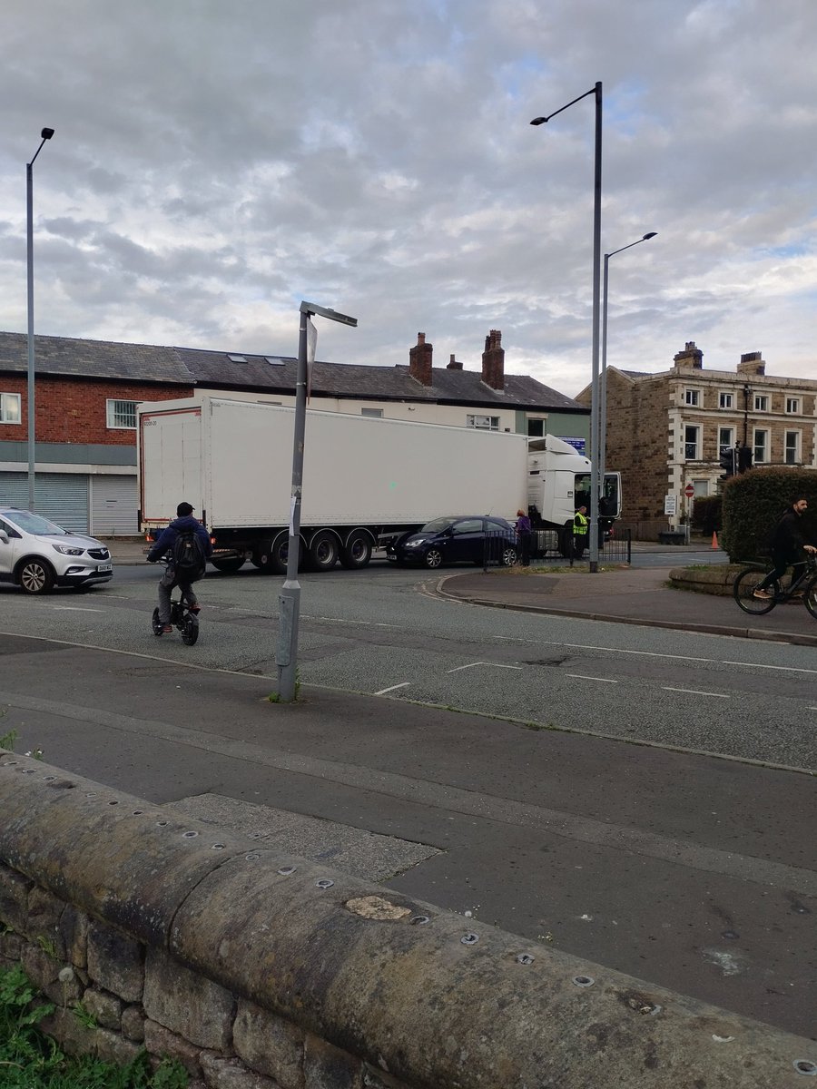 sreeni_d's tweet photo. Deepdale Rd and meadow street junction https://t.co/wcRIFdLYI2