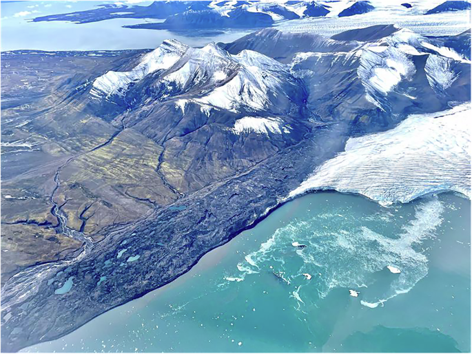 CommsEarth's tweet photo. Field in the frame: an aerial view of greening Svalbard https://t.co/HGZY5jSIjV https://t.co/n0rXpOXu40