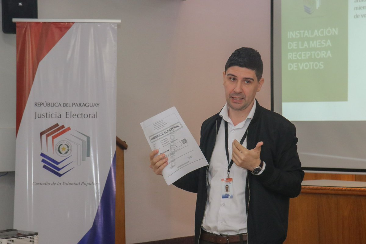 TSJE_Py's tweet photo. 🗳️ La #JusticiaElectoralPy🇵🇾 continúa con las capacitaciones electorales en el marco de las Elecciones Internas Simultáneas y las #EleccionesMunicipales2026.

👥 Desarrolando así las capacitaciones sobre las funciones de los miembros de Mesa Receptora de Votos, https://t.co/z6ARQjJT18