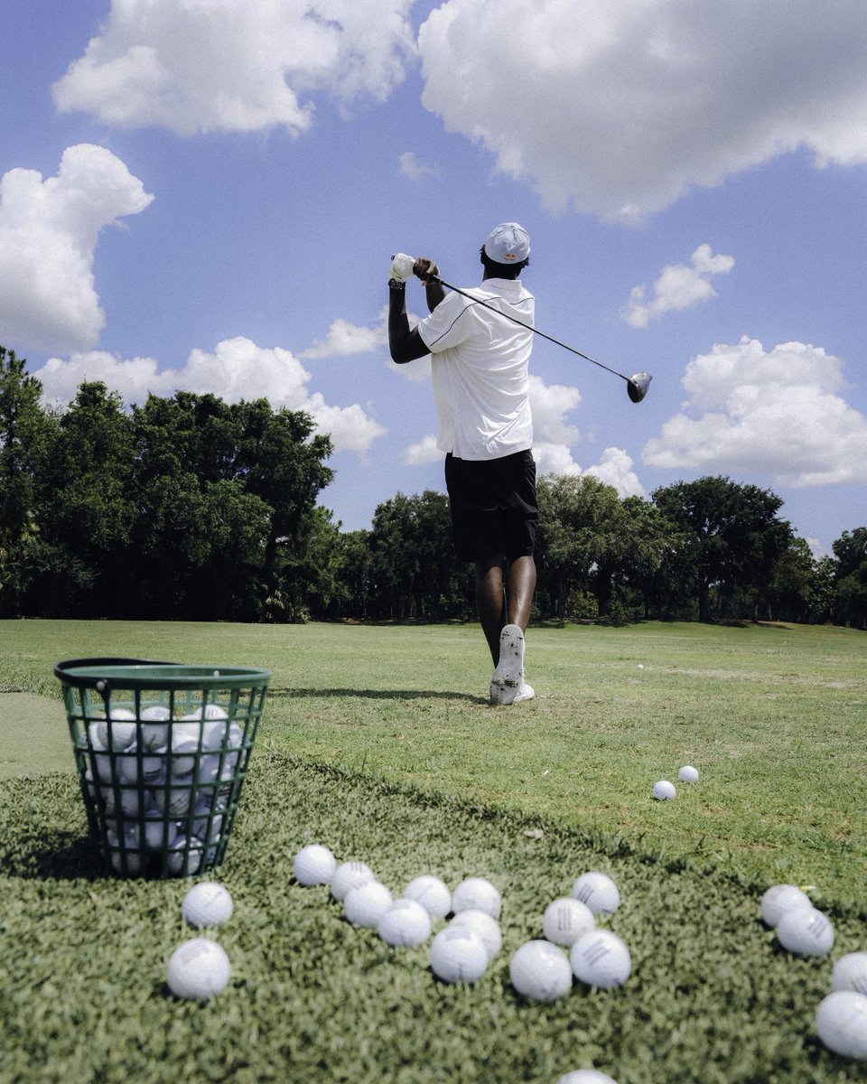 pskills43's tweet photo. How’s my form? 🏌🏿‍♂️ https://t.co/vztPUXhNje