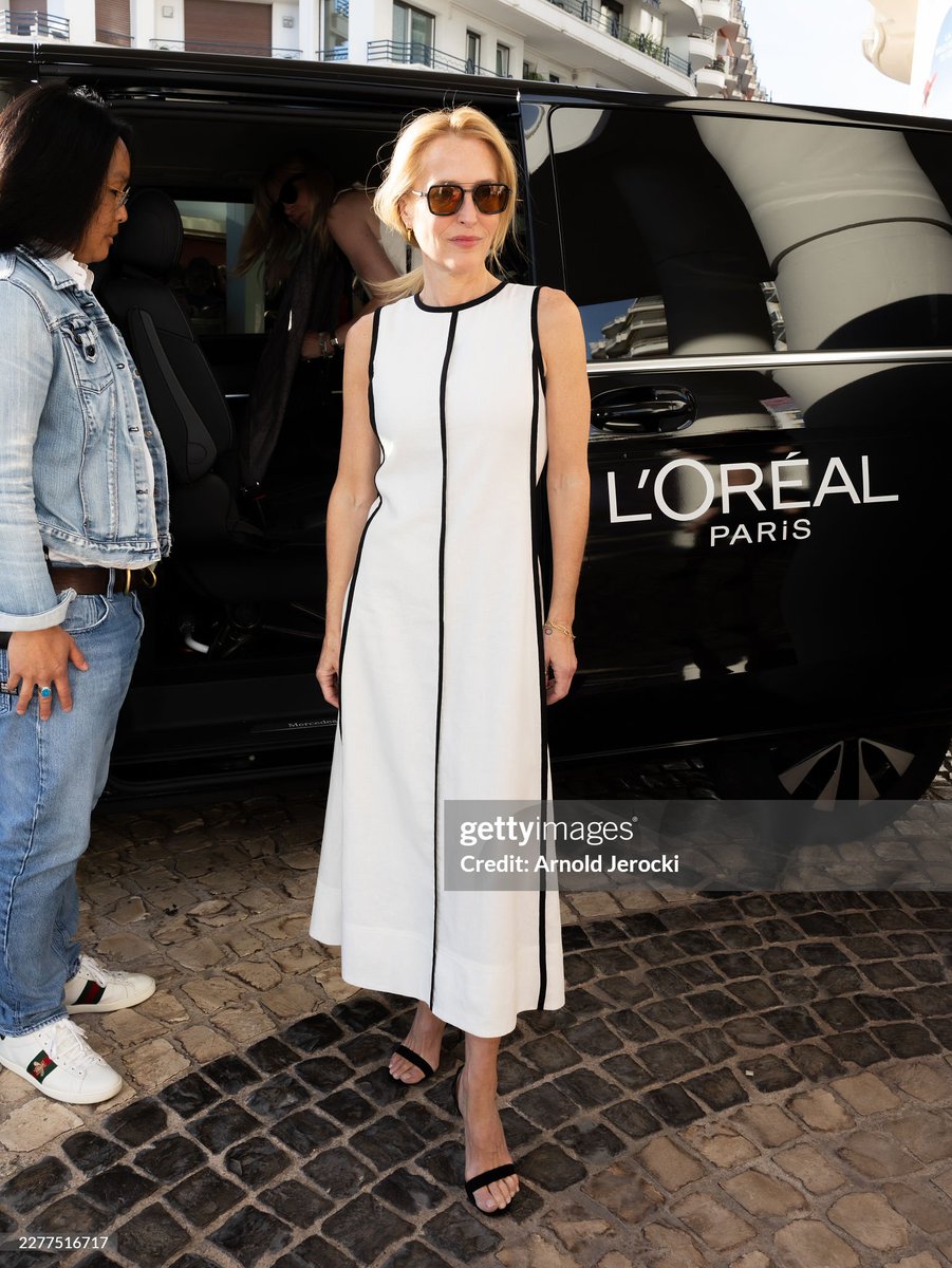 ritaca28's tweet photo. Gillian Anderson in Cannes today 👑 https://t.co/rybWAO7G0F