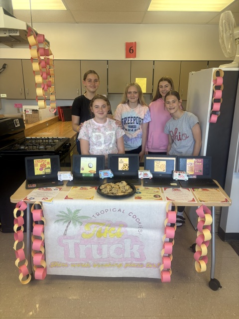 MrsVCfcs's tweet photo. 7th Period @MentorMemorial Creative Cooking students have really stretched themselves over this past 2 weeks to create amazing displays for our #FoodTruckFaceOff this semester! https://t.co/AhDA82G6yQ