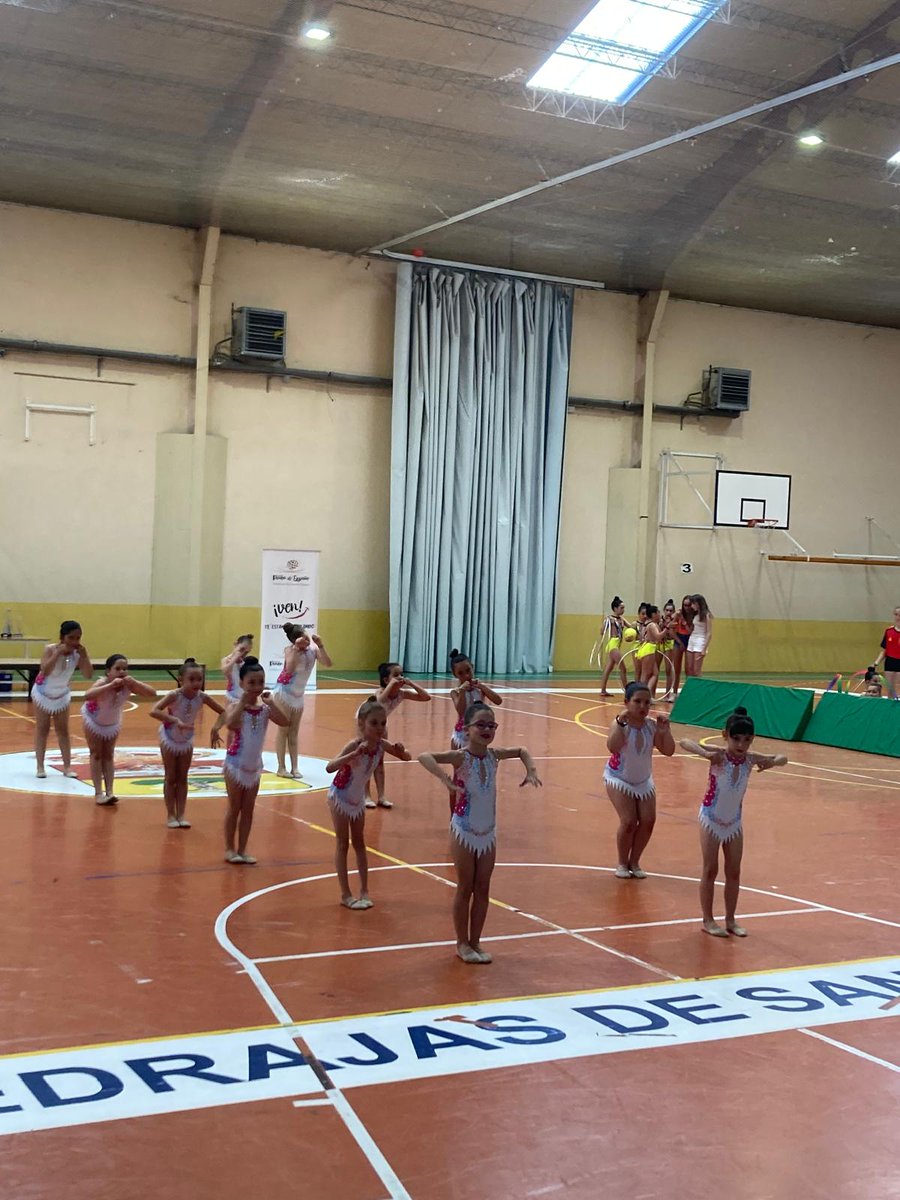 CulturaPedrajas's tweet photo. 🎉⛹️‍♂️Fiesta Clausura de las Escuelas Deportivas 🤸⚽️🏀
Con exhibición de gimnasia rítmica. 🤸‍♀️🤸‍♂️
👏👏Gracias a todos los participantes que han competido en diferentes modalidades deportivas.
@AytoPedrajas @Dip_Va 
#ElPiñóndeEspaña 
#VenTeEstamosEsperando
📸👇 https://t.co/1mRwUJtnCy