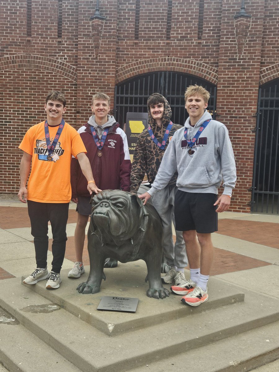 CoachCollum94's tweet photo. NL boys place 5th at state in the 4x8, with a 8:09.42. Big 7 second PR. Thomsen. Woods. Benesh. Wheatley. https://t.co/VbnnoRuBqx