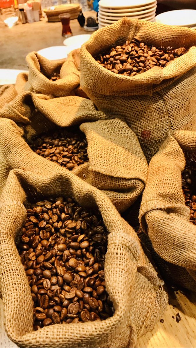 Marvo_47's tweet photo. Just noticed @PythNetwork quietly expanded commodity coverage again on Pyth Pro 👀

New futures feeds now live: • Cocoa (CA)
• Coffee (CF)
• Raw Sugar (RS)
• Live Cattle (LC)

The scale is what really stands out.

Pyth Pro now delivers 3,000+ price feeds across crypto, equities, FX, metals, energy, and commodities through a single API.

From BTC to beef cattle, the “price of everything” is steadily finding its way onchain.