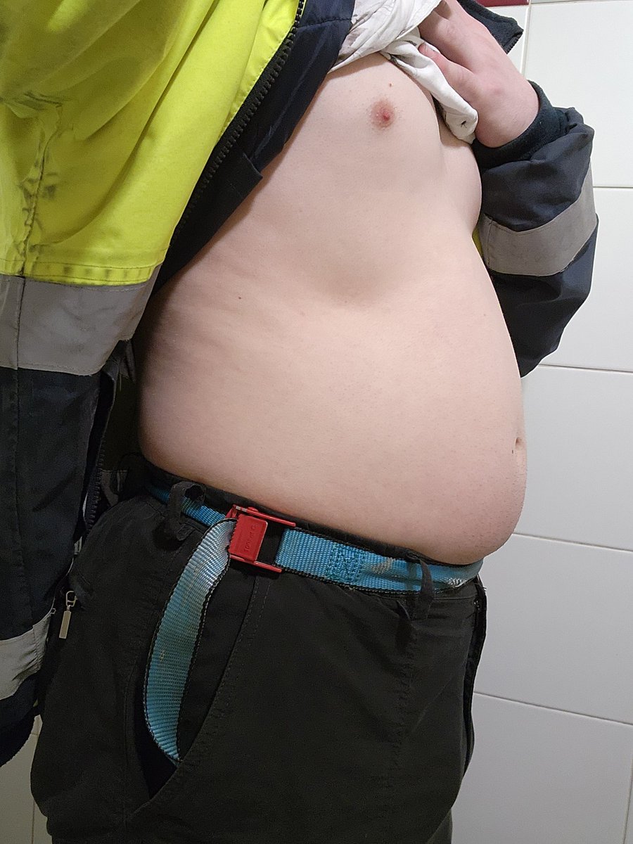 HurricaneInfl8s's tweet photo. Feeling bloated and need too pee, wonder how I'll look in another 4 hours when I knock off x3 

Got some videos filmed earlier in the week so I'll upload them sometimes today https://t.co/NWN0Ql5DX6