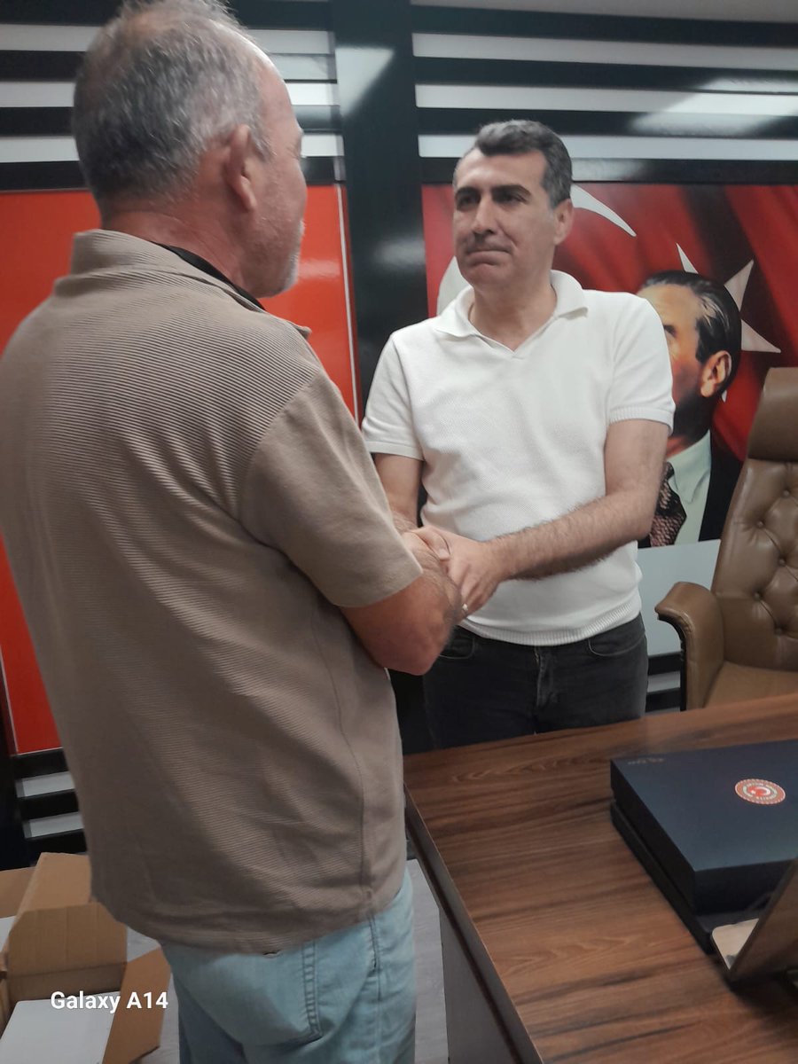 Adana_EMEP's tweet photo. “Mutlak butlan kararına, saray rejiminin faşist saldırılarına karşı mücadeleyi büyütmek; demokrasi, hukuk ve halk iradesini savunmak için CHP Adana İl Örgütü önündeyiz. İl Başkanımız Suat Nacar CHP İl Yönetimine destek ziyaretimde bulundu. https://t.co/jpLQwWJErl