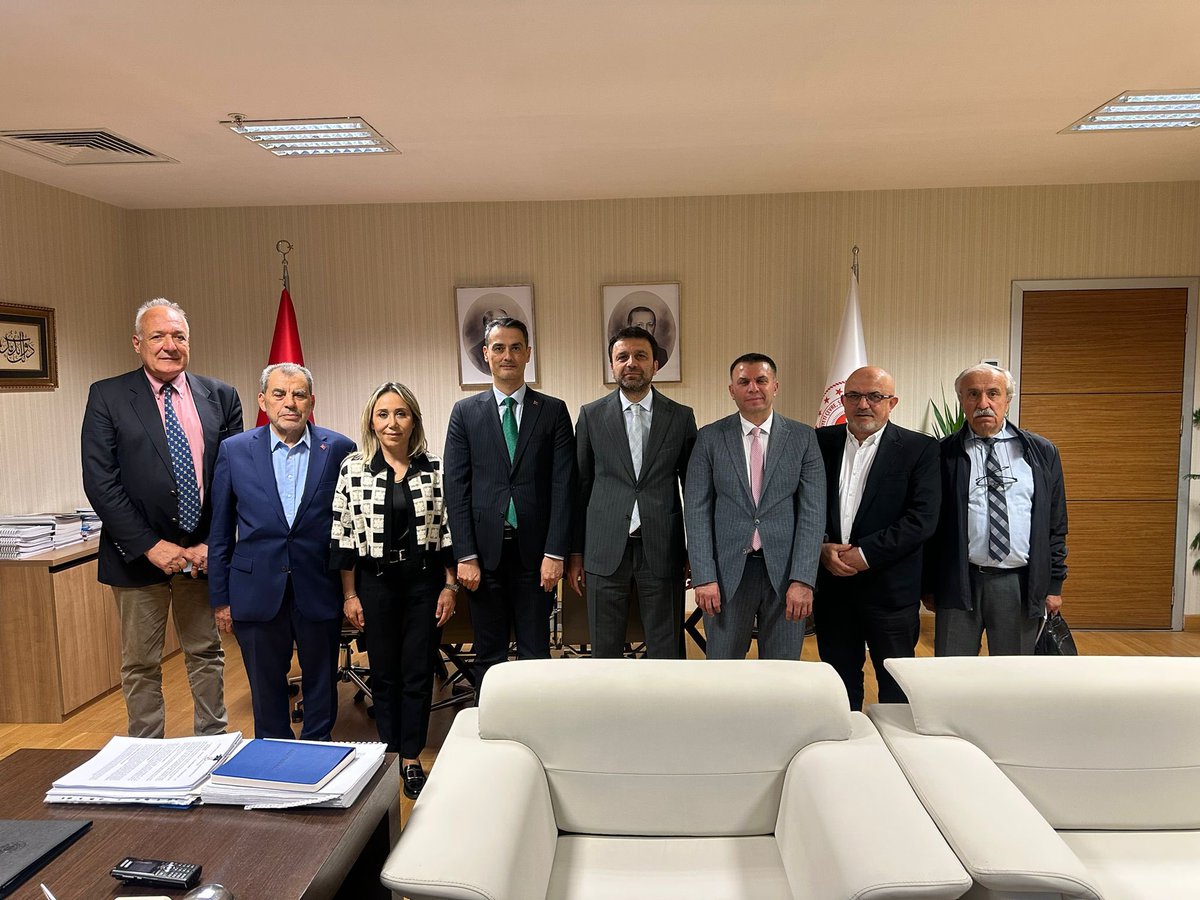 avmustafakose's tweet photo. 📍Çevre ve Şehircilik Bakanlığı 

Akseki’den akademisyenlerimiz ve dernek başkanlarımızla ÇED Genel Müdürlüğü’nde çevrenin, endemik bitkilerin, ormanların, su kaynaklarının ve yaban hayatının korunmasına dair hassasiyetlerimizi vurguladığımız önemli bir toplantı gerçekleştirdik. https://t.co/y2ev3EF4GG