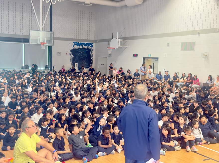 bellissimolaw's tweet photo. Another amazing visit at St. Paschal Baylon Catholic School, with @STH_HCC, engaging with students through hockey and discussion on teamwork, leadership, and community. Students brought great enthusiasm during this visit! 
#StrongerTogetherHockey #MLSEFoundation @MLSEFoundation https://t.co/ITiDbXrbP6