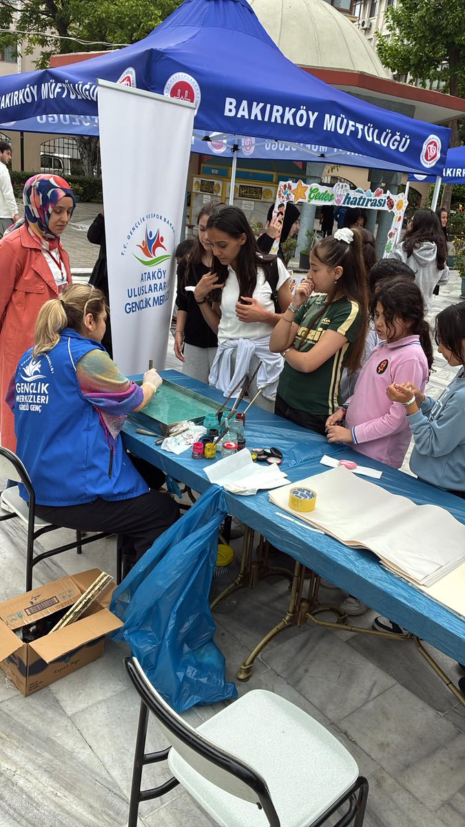 BakirkoyMEM's tweet photo. “Çevreme Duyarlıyım, Değerlerime Sahip Çıkıyorum (ÇEDES)” Projesi kapsamında düzenlenen “ÇEDES Yıl Sonu Kültür Şenlikleri”, İlçe Millî Eğitim Müdürümüz Dr.Kürşat Arzuoğlu ve protokol üyelerinin katılımlarıyla Bakırköy Yenimahalle Camisinde gerçekleştirildi. https://t.co/VktNDm0XzF