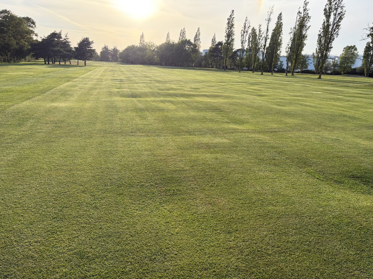 HandDGolfClub's tweet photo. #Twilight #golf in #Tendring and #Essex 

01255 503616 or website for info. https://t.co/oYIKtnQx2M