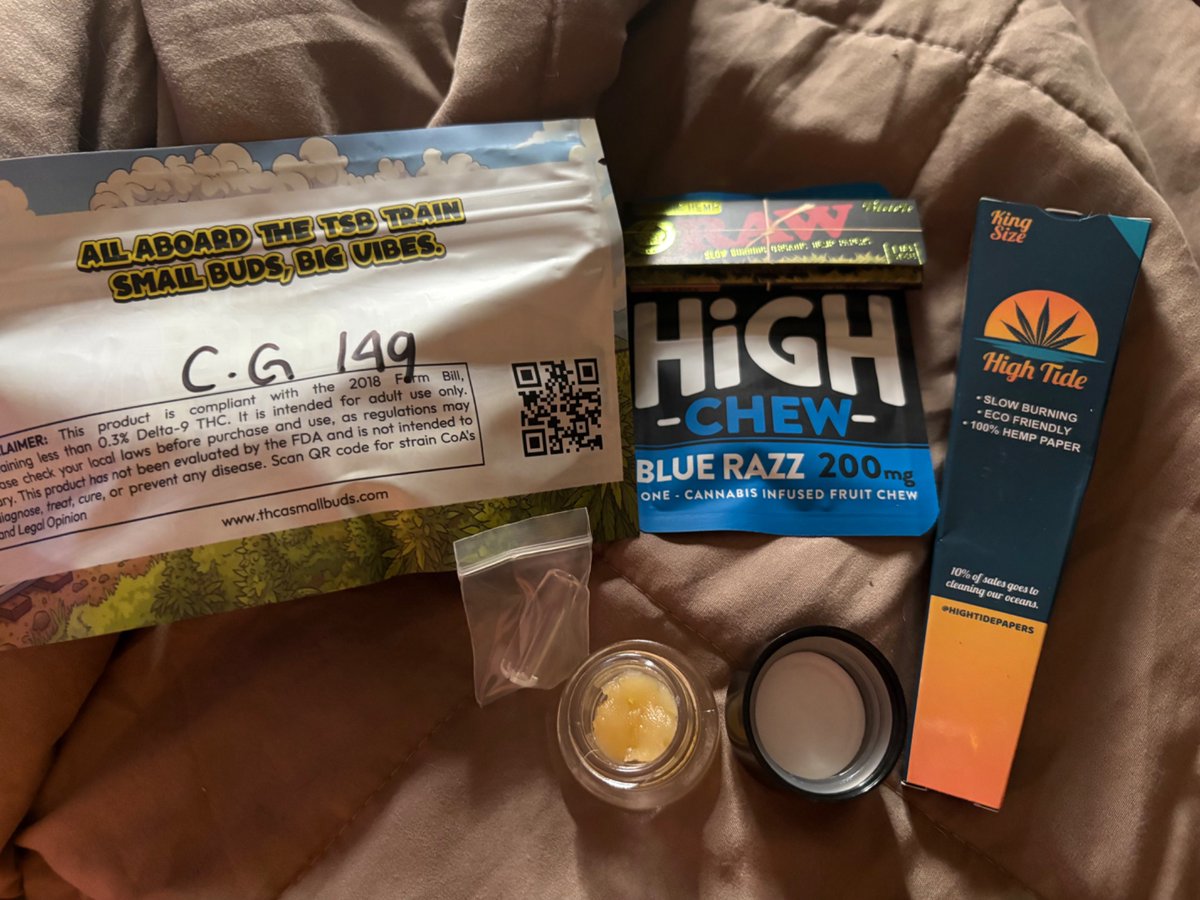 YCantWeedBeFrnz's tweet photo. Thank you @CreatesChance for the awesome give away winnings! Iโm super excited for the candy gas! #EightBitLegit https://t.co/KUxnBOWxm4