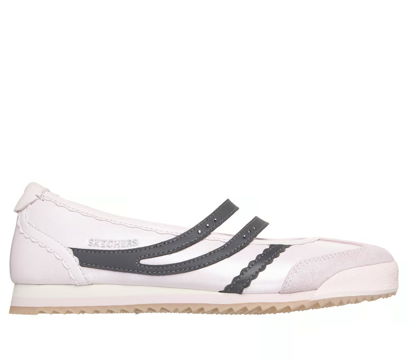 umimento's tweet photo. skechers just dropped mexico 66 TGRS dupes??? T_T https://t.co/koUUiN2eWb