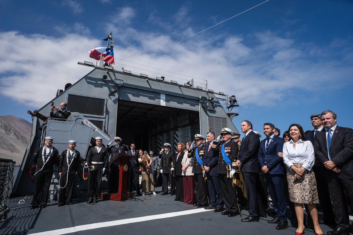 Ministro_Alv's tweet photo. Desde Iquique, conmemoramos las Glorias Navales y rendimos homenaje a nuestros héroes navales, reafirmando el compromiso con la historia y los valores de nuestro país. 🇨🇱⚓ https://t.co/C8yEItPfIS