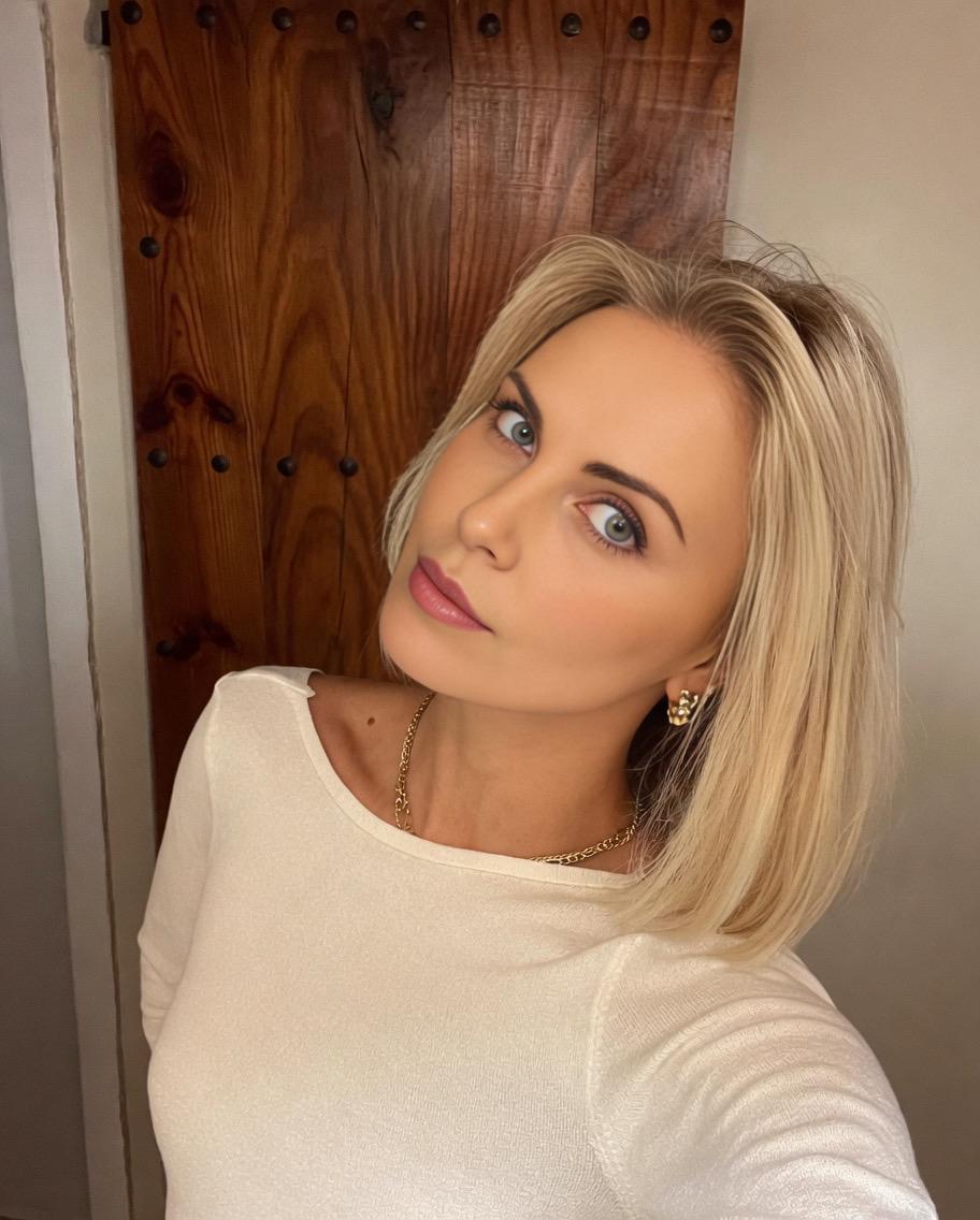 Cthero32's tweet photo. How do I look?? ❤️ #charlizetheron https://t.co/WPtvzOvqYV