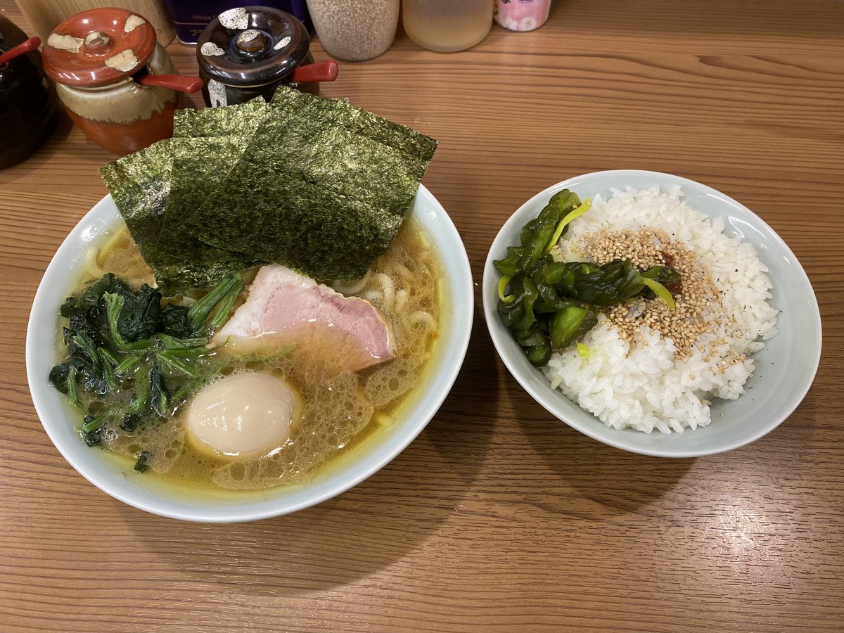 Pua_Marcelo's tweet photo. 仕事で終電を逃したのでジムから
家系ラーメンで啜ってきました https://t.co/skgDahSLGg