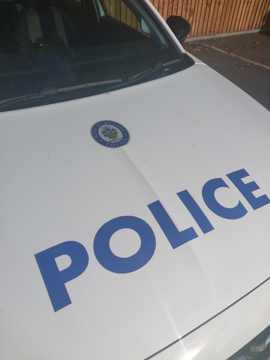 WeoleyWMP's tweet photo. PCSO's were out on patrol today, carrying out CCTV enquires to support ongoing work and  moving on a beggar causing concern. 👮‍♂️🧹 https://t.co/yF4tcgpHjU