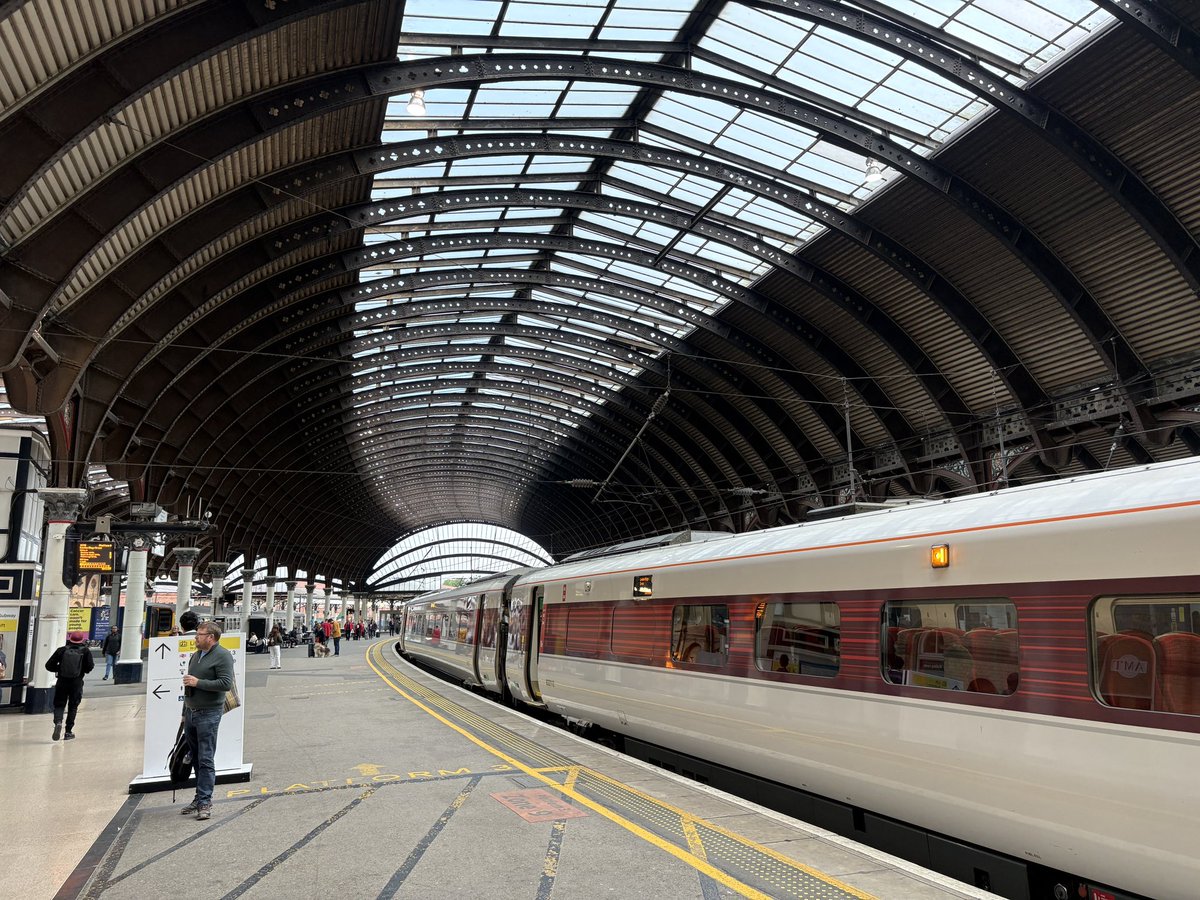 Frederic_Parde's tweet photo. Passage à la très méconnue York. 
Musée ferroviaire national, superbe cathédrale et adorable centre ville https://t.co/oBH02awr5W