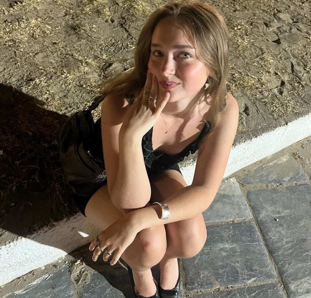 Sarah | fan account tweet media