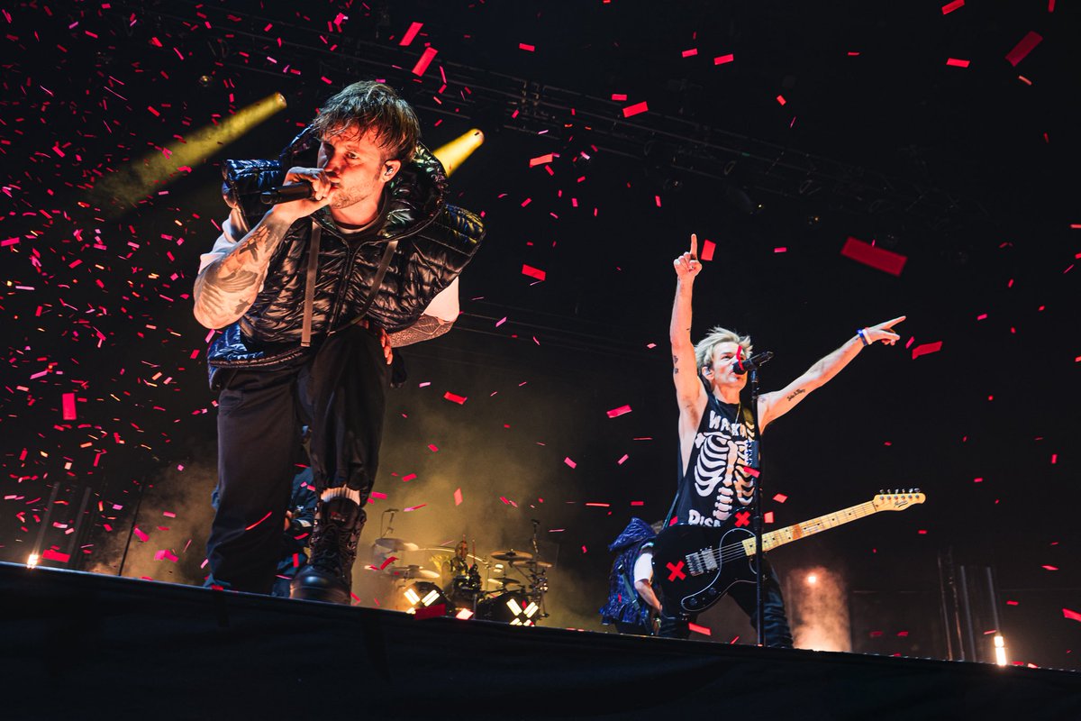 RedHareImages's tweet photo. It’s @ElectricCallboy x @thekiaforum 
.
Featuring a special guest appearance by Deryck Whibley of @sum41 for a reunion performance of “Still Waiting” with drummer @fzummo 
Shot for @hunnypotlive https://t.co/b4zbjKWgdo