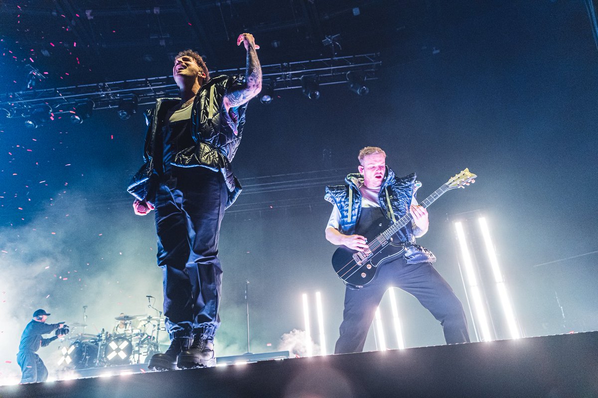 RedHareImages's tweet photo. It’s @ElectricCallboy x @thekiaforum 
.
Featuring a special guest appearance by Deryck Whibley of @sum41 for a reunion performance of “Still Waiting” with drummer @fzummo 
Shot for @hunnypotlive https://t.co/b4zbjKWgdo