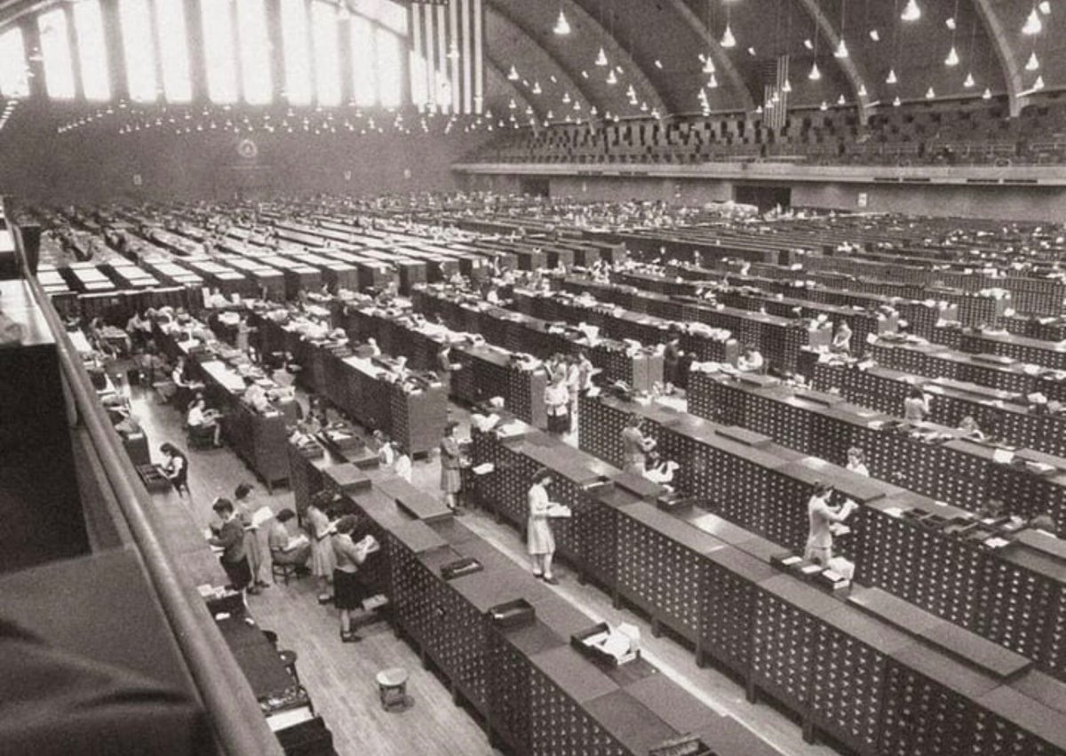stats_feed's tweet photo. This is what the FBI's fingerprint files looked like in 1942. https://t.co/afNXm1RWte