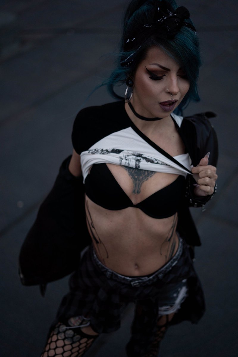 Pixie After Dark tweet media