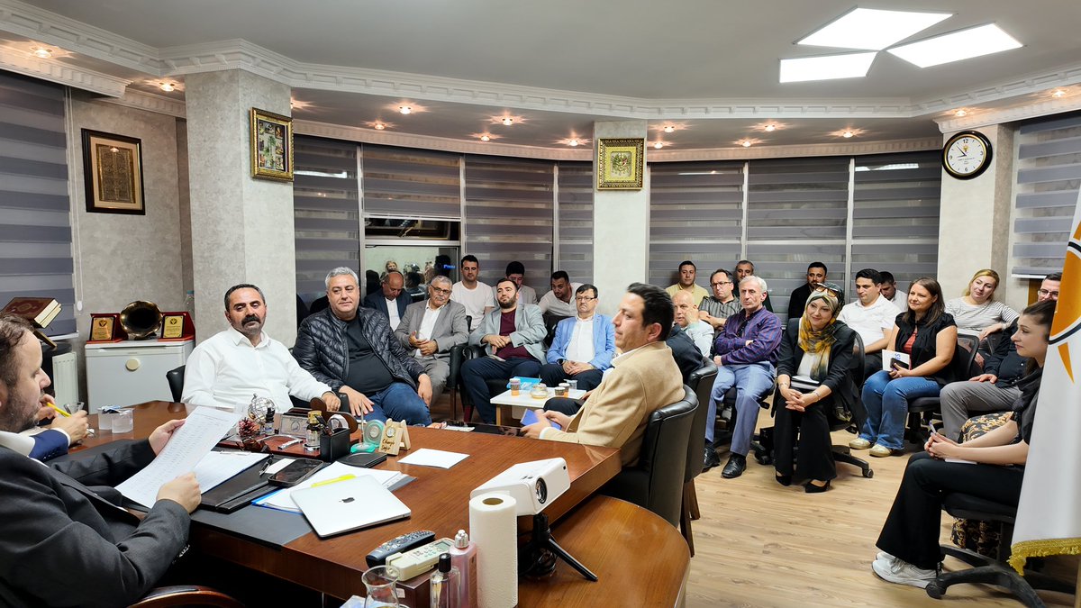 akpartibuca_'s tweet photo. Haftalık olağan yönetim kurulu toplantımız, İlçe Başkanımız Cihangir Sağır başkanlığında, İlçe Koordinatörümüz Bekir Şahiner’in katılımıyla gerçekleştirdik.

Toplantımız hayırlara vesile olsun https://t.co/R2eIr1sOvt