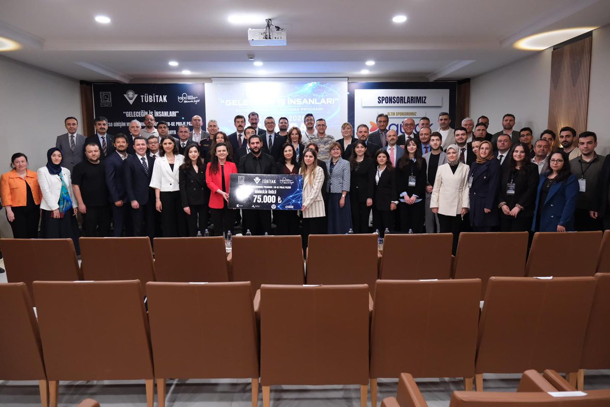 tusebgovtr's tweet photo. Türkiye Sağlık Enstitüleri Başkanlığı (TÜSEB) Başkanı Prof. Dr. Ümit Kervan ve beraberindeki heyet, Kütahya Ticaret ve Sanayi Odası (KUTSO) ile Kütahya Sağlık Bilimleri Üniversitesi (KSBÜ) iş birliğinde düzenlenen “Geleceğin İş İnsanları” KUTSO Girişim Hızlandırma Programına katılım sağladı.

Program kapsamında girişimcilik ve start-up ekosistemine yönelik panel oturumları, yatırımcı-girişimci buluşmaları ve proje sunumları gerçekleştirildi. Sağlık teknolojileri, eğitim teknolojileri, endüstri 4.0, savunma sanayi ve tarım teknolojileri alanlarında geliştirilen yenilikçi projelerin ele alındığı etkinlikte konuşan TÜSEB Başkanı Prof. Dr. Ümit Kervan, TÜSEB’in sağlık bilimleri ve teknolojileri alanındaki Ar-Ge faaliyetleri ile yenilikçi ürün geliştirme çalışmalarına değinerek genç girişimcilere destek mesajı verdi. Program, girişimcilik ekosisteminin güçlendirilmesine katkı sağlayan networking ve ödül töreni ile sona erdi.