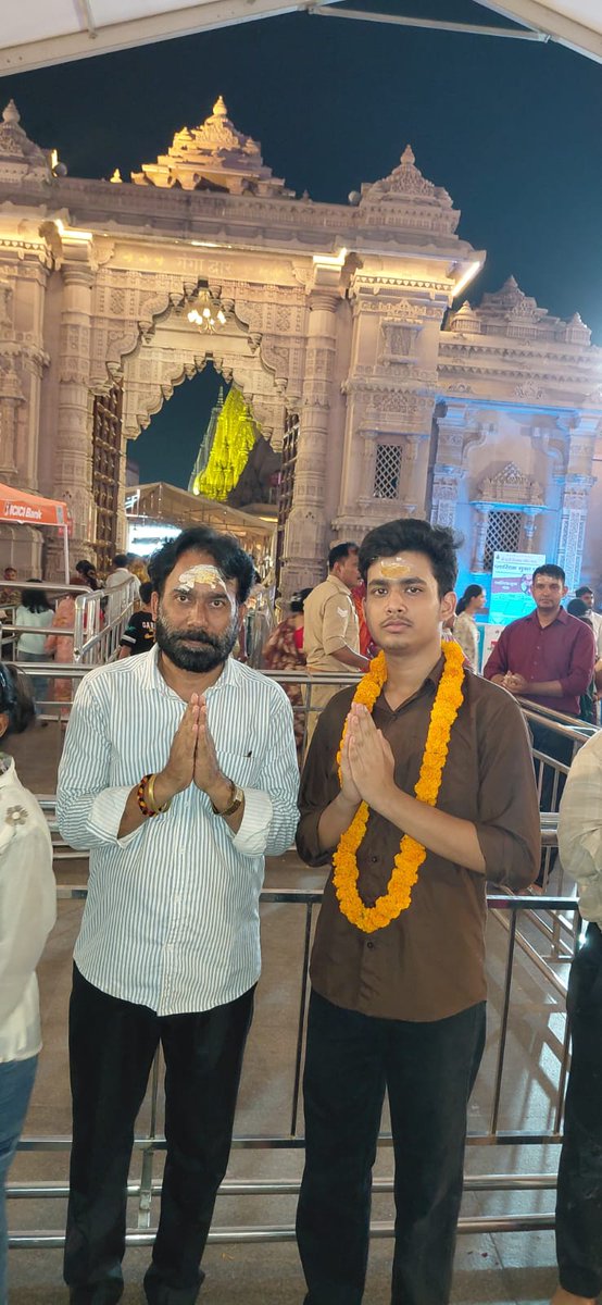 DadhiRay's tweet photo. हर हर महादेव,,,कुछ पल महादेव के शरण में आज रात्रि में महादेव की आरती में शामिल होने का सौभाग्य प्राप्त हुआ भोलेनाथ की नगरी काशी में,,हर हर महादेव,, https://t.co/rVRKFWNBp5