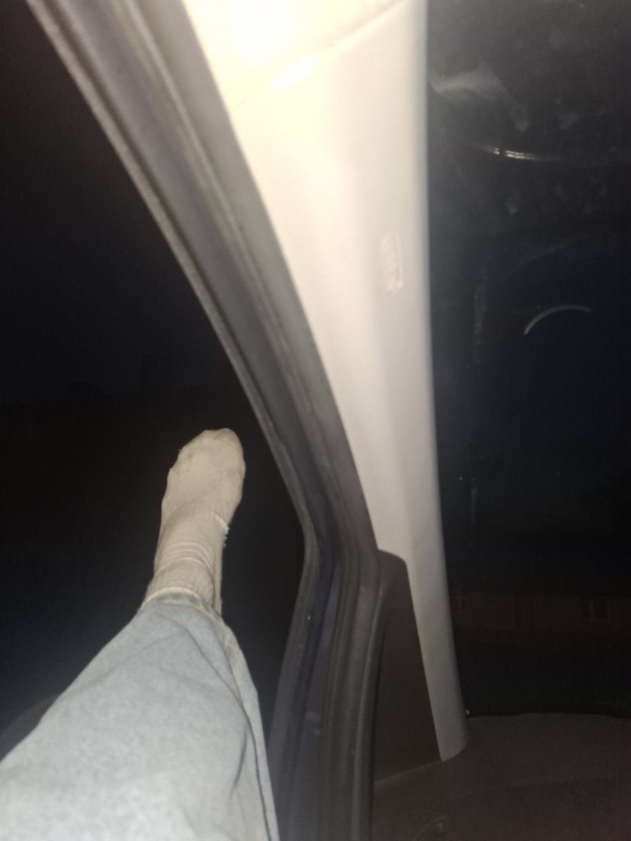 MasterKapi07's tweet photo. Która suka obsłuży skarpetki Pana? https://t.co/ijoP0cQxmV
