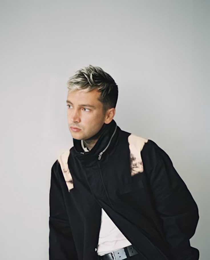 |-/prizilª/👽 tweet media