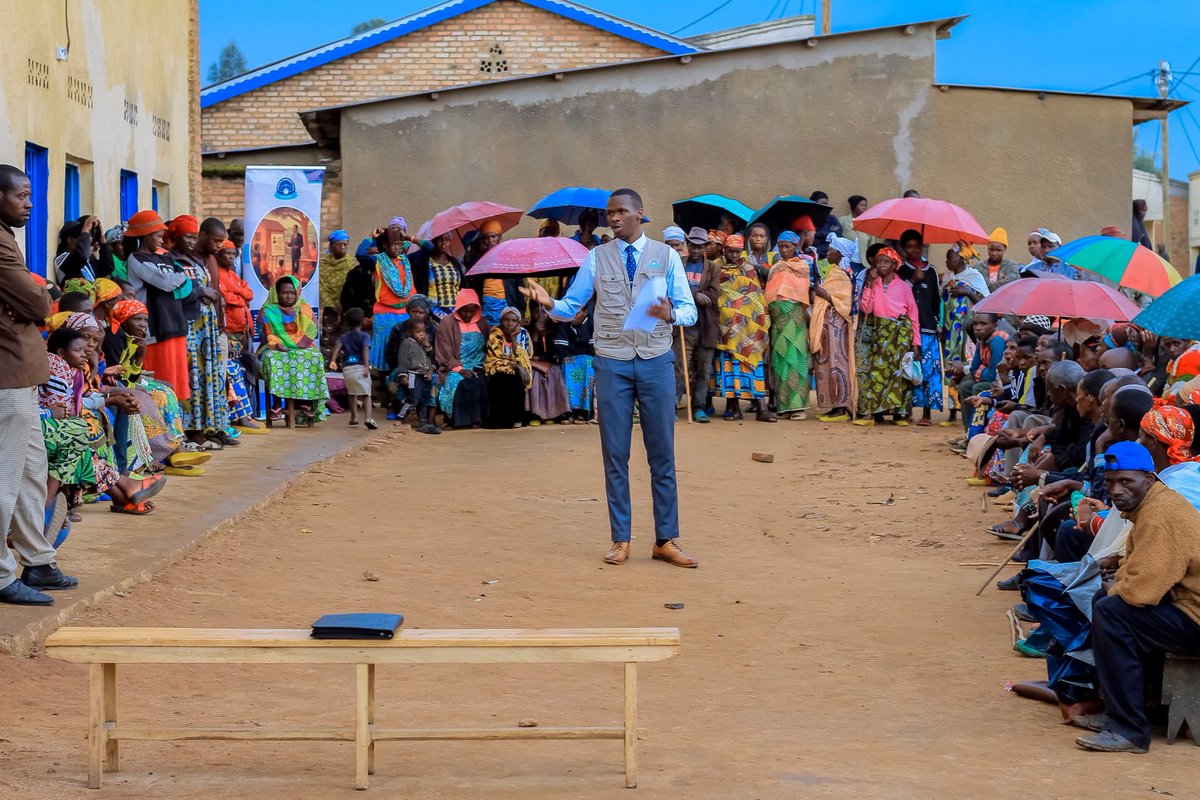 Christe24947662's tweet photo. Today, through @TumenyeAmategek, I joined a legal awareness session held in Tare Sector, @Nyamagabe. We discussed Law No. 71/2024 on Persons &amp; Family, ADR mechanisms and the Law on GBV Prevention. Residents actively participated with strong interest in understanding the law.

1/2 https://t.co/Q5oa6WHuYt