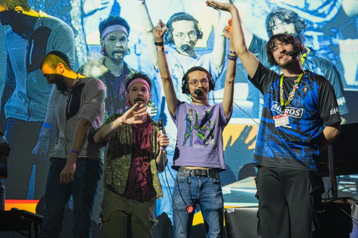 _Lowlig_'s tweet photo. Petit retour en images sur @polylan #43 du côté FGC hehe 

Déjà de un merci à tout les joueurs présents ce weekend, c’était un plaisir de vous voir aussi présent ce weekend la 🥹

Merci aussi à l’équipe de staff qui a carry la zone tout le weekend vous êtes des goat 💙

Merci encore à PolyLan de nous laisser apporter la FGC dans un nouveau lieu ☺️

📸 ig : andres_f_millet