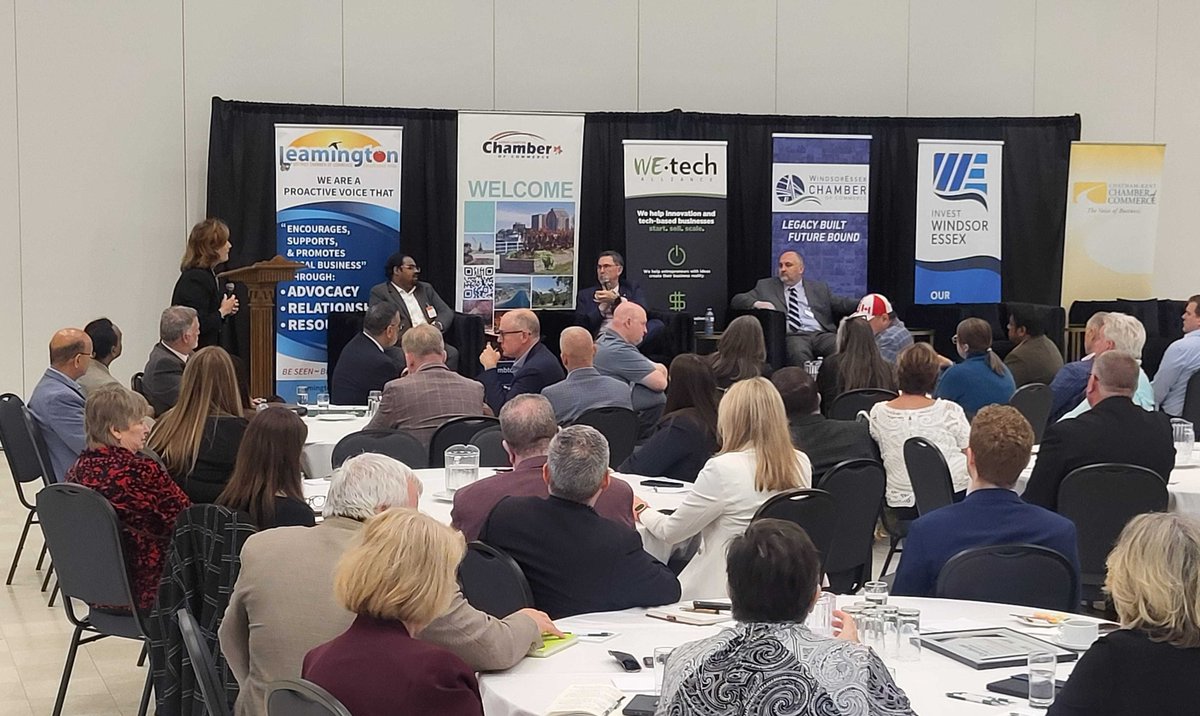 _investwe's tweet photo. Invest WindsorEssex was pleased to be a regional partner supporting the 𝗨𝗻𝗹𝗼𝗰𝗸𝗶𝗻𝗴 𝗢𝗽𝗽𝗼𝗿𝘁𝘂𝗻𝗶𝘁𝗶𝗲𝘀 𝗧𝗵𝗿𝗼𝘂𝗴𝗵 𝘁𝗵𝗲 “𝗕𝘂𝘆 𝗖𝗮𝗻𝗮𝗱𝗶𝗮𝗻” 𝗣𝗼𝗹𝗶𝗰𝘆 information session featuring the Hon. Senator @SandraPupatello.

Hosted in partnership with @WERCofC, @WEtechAlliance, Amherstburg Chamber of Commerce,@CKChamber, @Leam_Chamber and @SarLamChamber, the session highlighted the importance of supporting Canadian businesses and strengthening domestic procurement opportunities.

We were proud to join business and community leaders from across the region to explore how organizations can better position themselves within evolving federal procurement strategies and “Buy Canadian” initiatives.