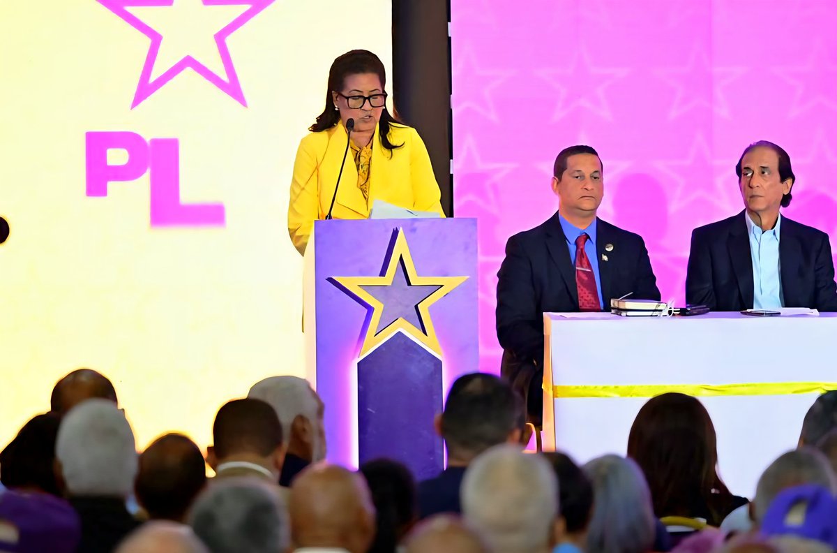 PLDenlinea's tweet photo. #PortadaPrincipalPLD | En el #PLD su fortalecimiento es lo primordial.

@CristinaLizardo, coordinadora de la CONAP-2026, resalta la democracia interna y la institucionalidad predominantes en el PLD.

AMPLIAR: https://t.co/cJXarC0XN8 https://t.co/M5YSxGhFQr