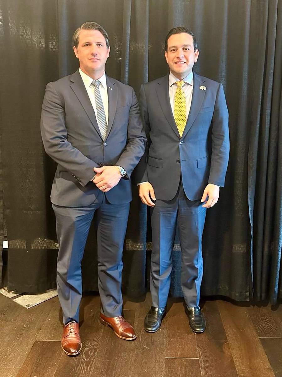USAmbassadorPAN's tweet photo. Productiva conversación con @ASW_SOLIC Derrick Anderson para avanzar los intereses de EE.UU. bajo el liderazgo del presidente Trump a través de una sólida cooperación bilateral con Panamá. Una colaboración que genera resultados reales en nuestras prioridades compartidas. 🇺🇸🇵🇦 https://t.co/MJvs3hIcl3