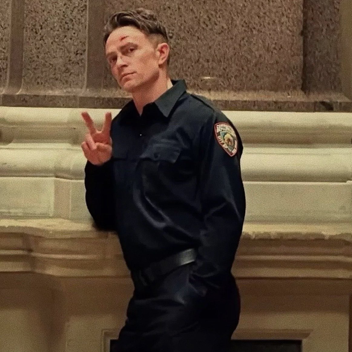 hucklemiy's tweet photo. you'll see wilson with that peace sign in a lifetime https://t.co/2x8aU6RXux