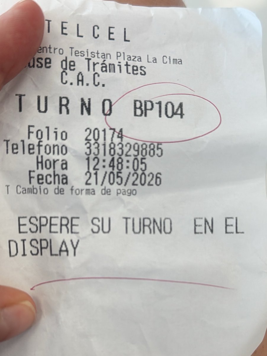 CCondesso's tweet photo. Vine a @telcel @ServicioTelcel en plaza la cima llegué 12:48. Hora y media después sigo esperando turno! De paso hay muchos puestos sin personal, vine a domiciliar el servicio a mi tarjeta de crédito no tengo ganas de volver más nunca! Urge que optimicen sus procesos https://t.co/HGbw1RetIk
