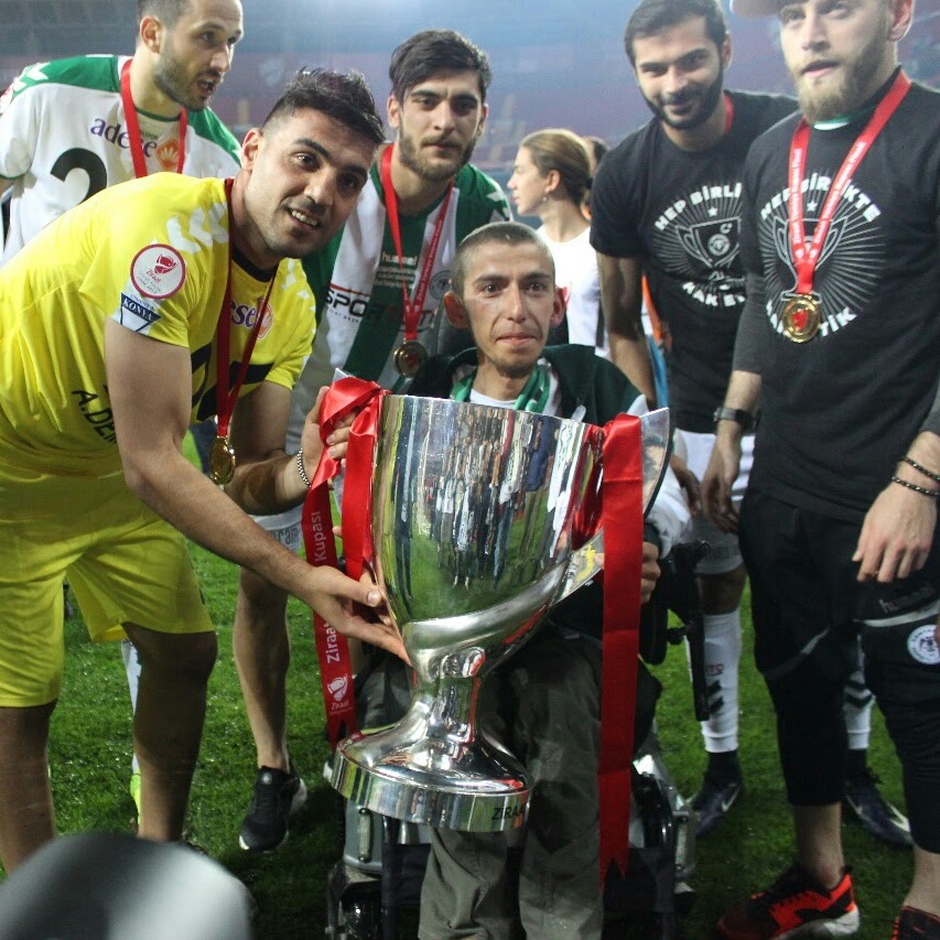 Muhammetogutt's tweet photo. En büyük hayalimi Eskişehir’de yaşamıştım…
Bu kez tribünde olamasam da yüreğim yine takımımın yanında. İnanıyorum, güveniyorum..
O kupa yine bu şehre gelecek 🏆💚🤍 @konyaspor https://t.co/0FKZkjn6y9