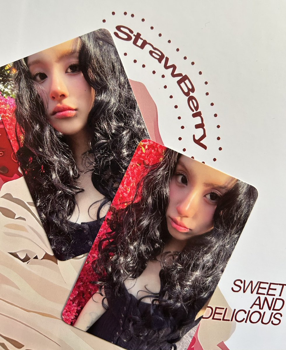timetocanny's tweet photo. fb positivo para @starfourgirl que me vendeu esse binder de morango pra minha coleção da chaeyoung 🍓 https://t.co/UgXjZEiobU