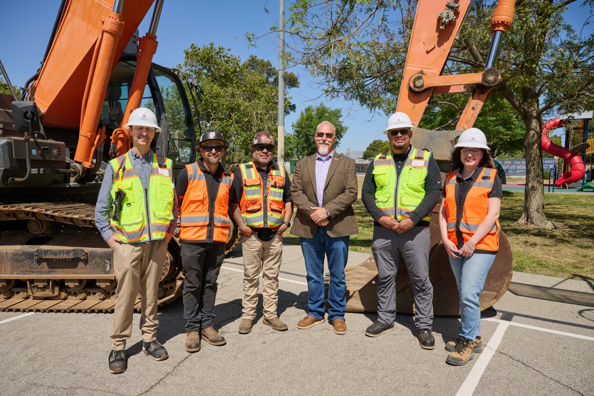 LACityParks's tweet photo. We broke ground at the David M. Gonzalez Recreation Center for the new Stormwater Capture Project! ☀️ This initiative is designed to enhance local water quality and recharge the San Fernando Groundwater Basin!

#EverythingUnderTheSun #ParkProudLA #LACityParks https://t.co/aZdz4pDwm6