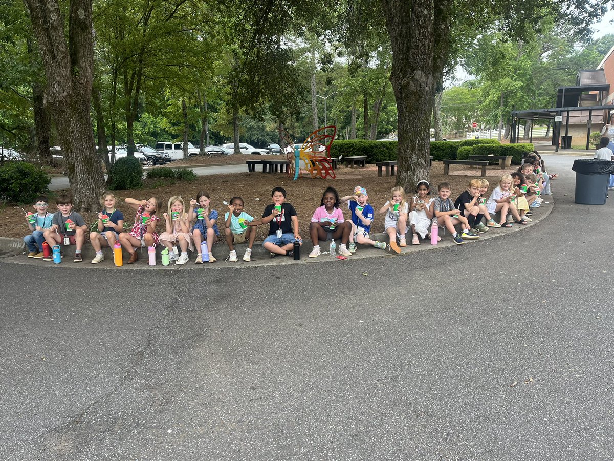 MrsKeithRNE's tweet photo. Last day of school! Happy Summer!! #rnegreatthings https://t.co/5inzdrAAPH