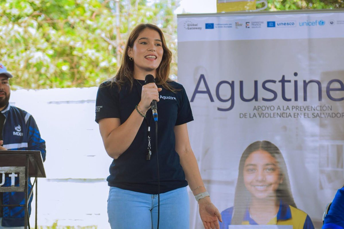 SS_IMDER's tweet photo. 💙✨ Hoy nuestras atletas cambiaron la cancha por una oportunidad para inspirar.

Daniela de voleibol, Fernanda de judo y Paola de fútbol compartieron su experiencia, motivando a niñas y niños a creer en sus sueños y descubrir el poder transformador del deporte. 🙌🌟 https://t.co/sZbpMb1rq1