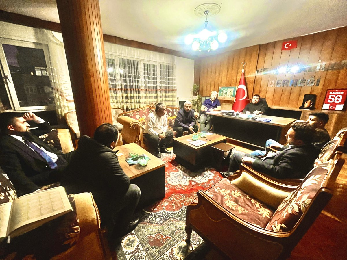 KayseriGemDer's tweet photo. Dernek olarak haftalık olağan komisyon başkanları toplantımızı gerçekleştirdik.

Toplantımızda hemşehrilerimize yönelik yapılacak çalışmalar değerlendirildi, yeni projeler hakkında istişarelerde bulunuldu.

Alınan kararların Gemerek’imize hayırlı olmasını temenni ediyoruz. https://t.co/PUqv637Xxe