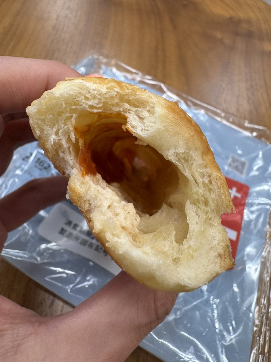 パン出品です 新しいパン出てたから今日休憩中食べよって思って買って食べたら中身
